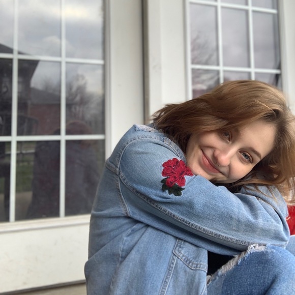 Meet your Posher, Kaitlin - Picture 1 of 1